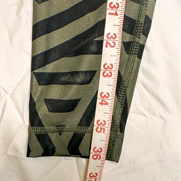 Lululemon leggings size 2 - Picture 6 of 6